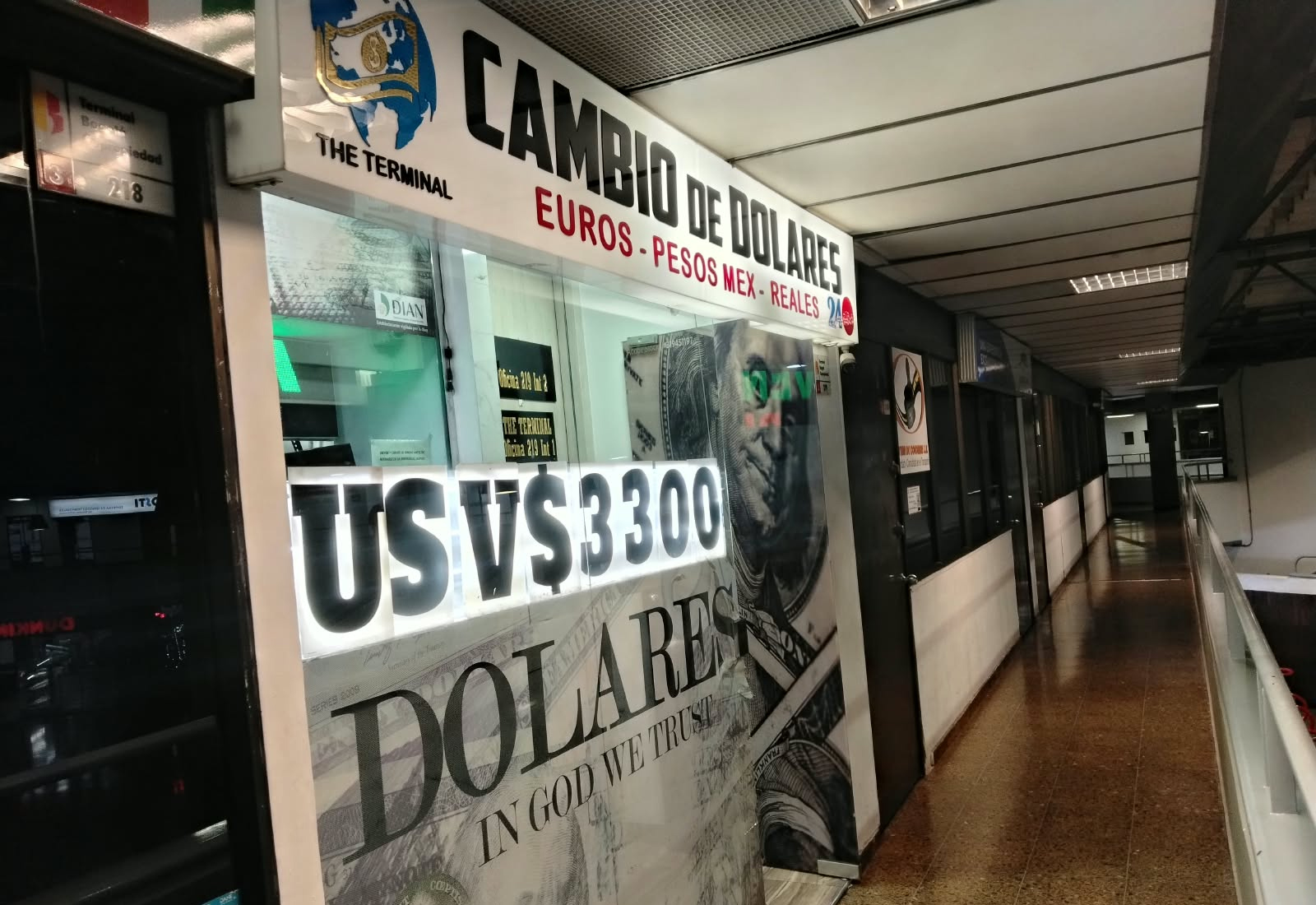 Frente de THE TERMINAL Casa de Cambio Local 219